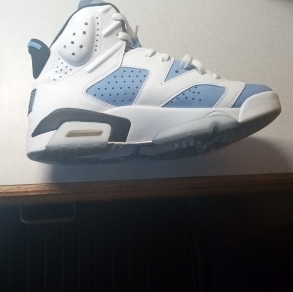 Air Jordan Retros UNC 6s - Picture 3 of 5